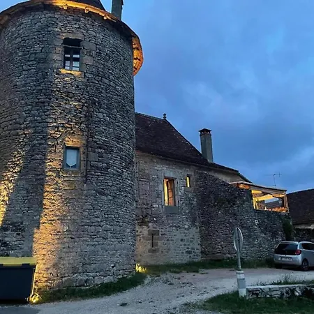 Cozy With Scenic Views Hébergement de vacances Lacapelle-Marival