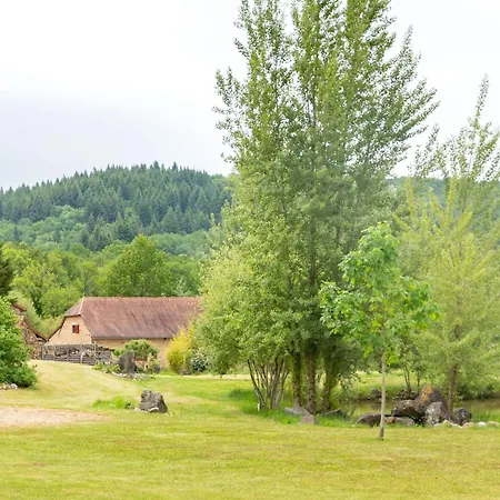 Hébergement de vacances Cozy With Scenic Views *