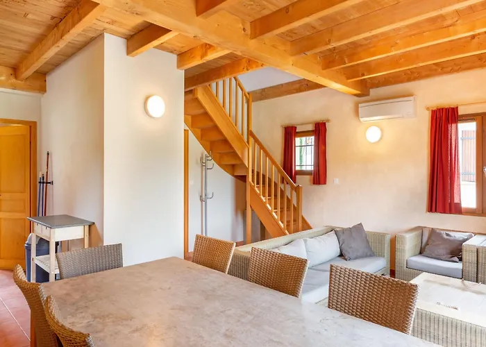 Cozy With Scenic Views *